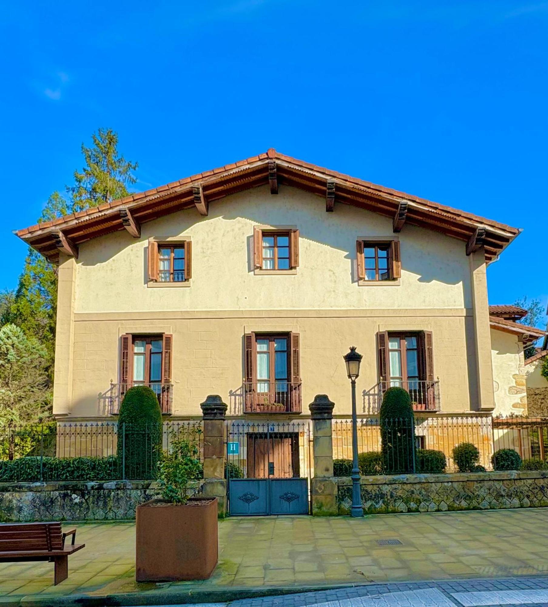 Hotel Konbenio Amorebieta-Etxano Exterior photo